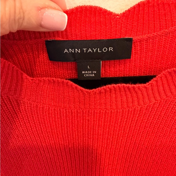 Ann Taylor Red Sleeveless Sweater Top Scallop Neck Gold Buttons L - Picture 2 of 5